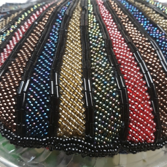 Gorgeous beaded scallop seashell night life bag - Picture 9 of 10